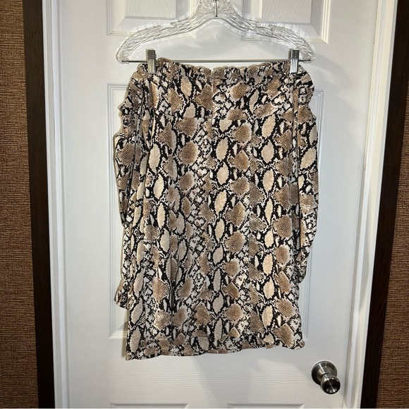 NWOT Wild Honey Tan Python/Reptile Print Off Shoulder Mini Dress size Medium - Picture 8 of 9